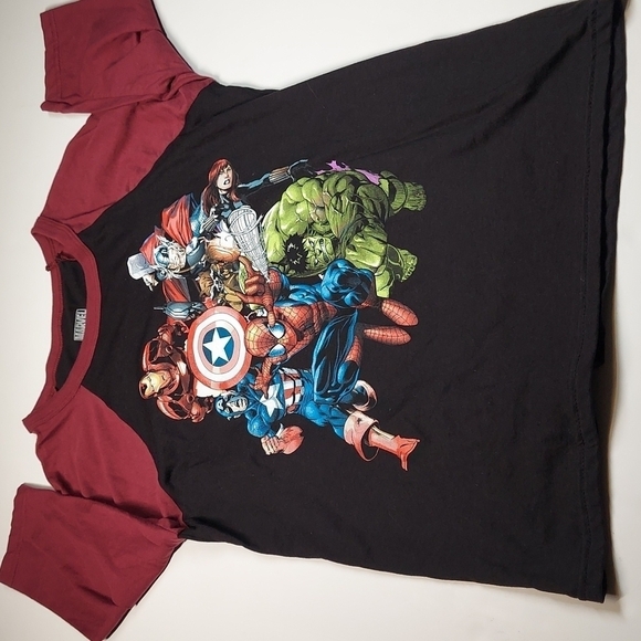 Marvel Superheroes Tee Size Medium - Picture 1 of 6
